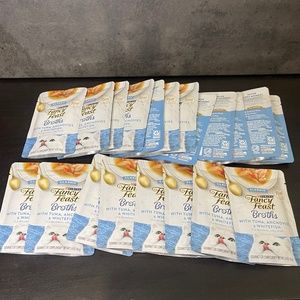 Purina Fancy Feast Lickable Broths Wet Cat Food With Tuna, Anchovies & Whitefish